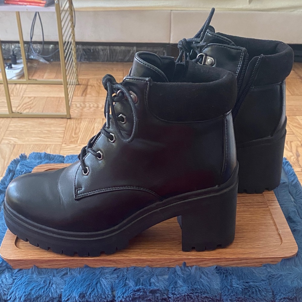Black Combat Lug Lace-Up Women's Boots